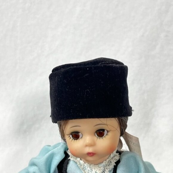 Madame Alexander bent knee restrung 8" Rumania/Romania doll with stand. - Picture 2 of 6